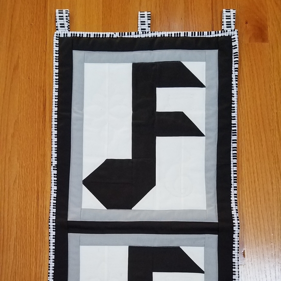 Musical Notes Wall hanging - Picture 2 of 3